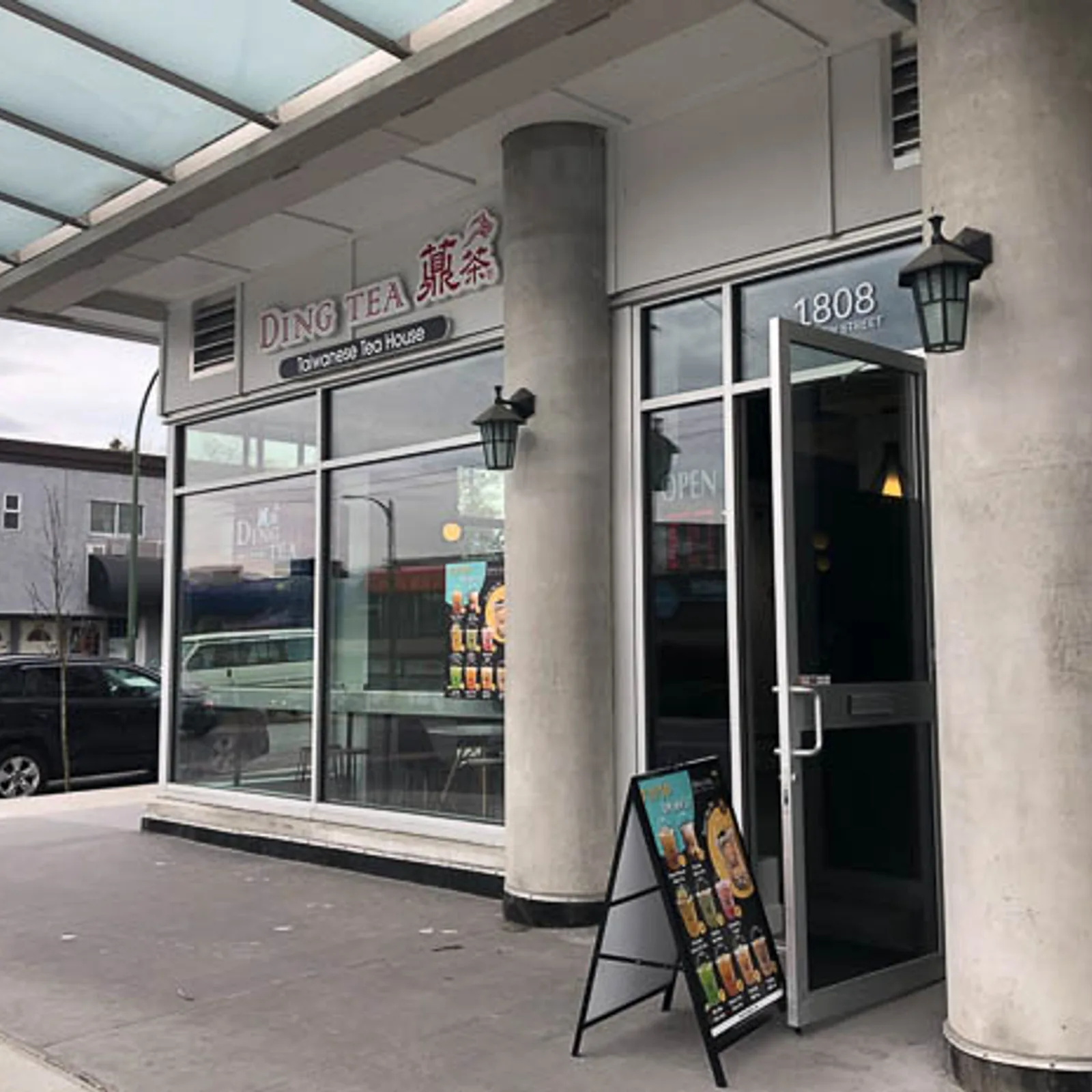 Ding Tea Renfrew, a commercial project by Costar Construction at 1808 Renfrew St, Vancouver, photo 4 of 6