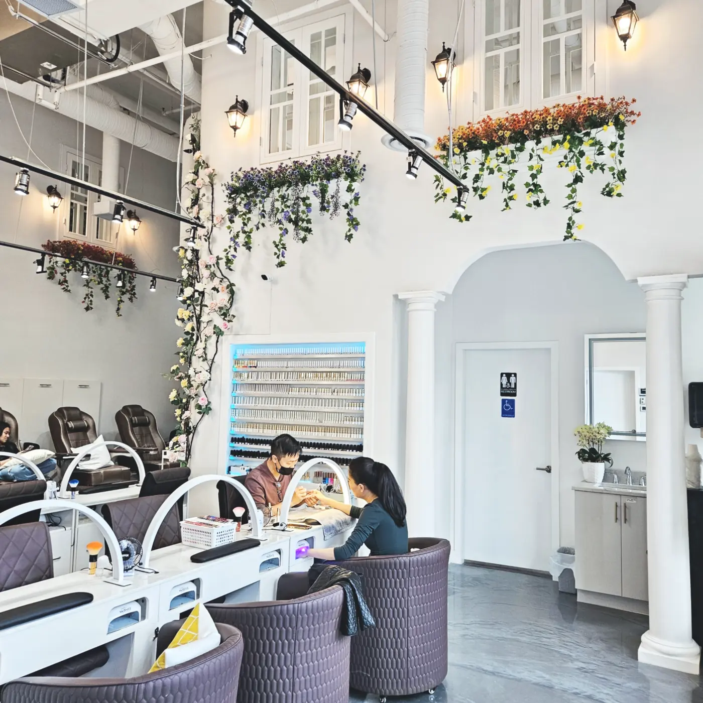 DL's Luxe Nail Salon