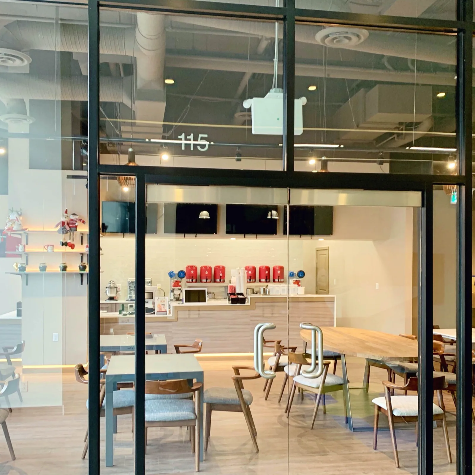 Gong Cha, a commercial project by Costar Construction at 2887 E 12th Avenue, Vancouver, photo 2 of 4