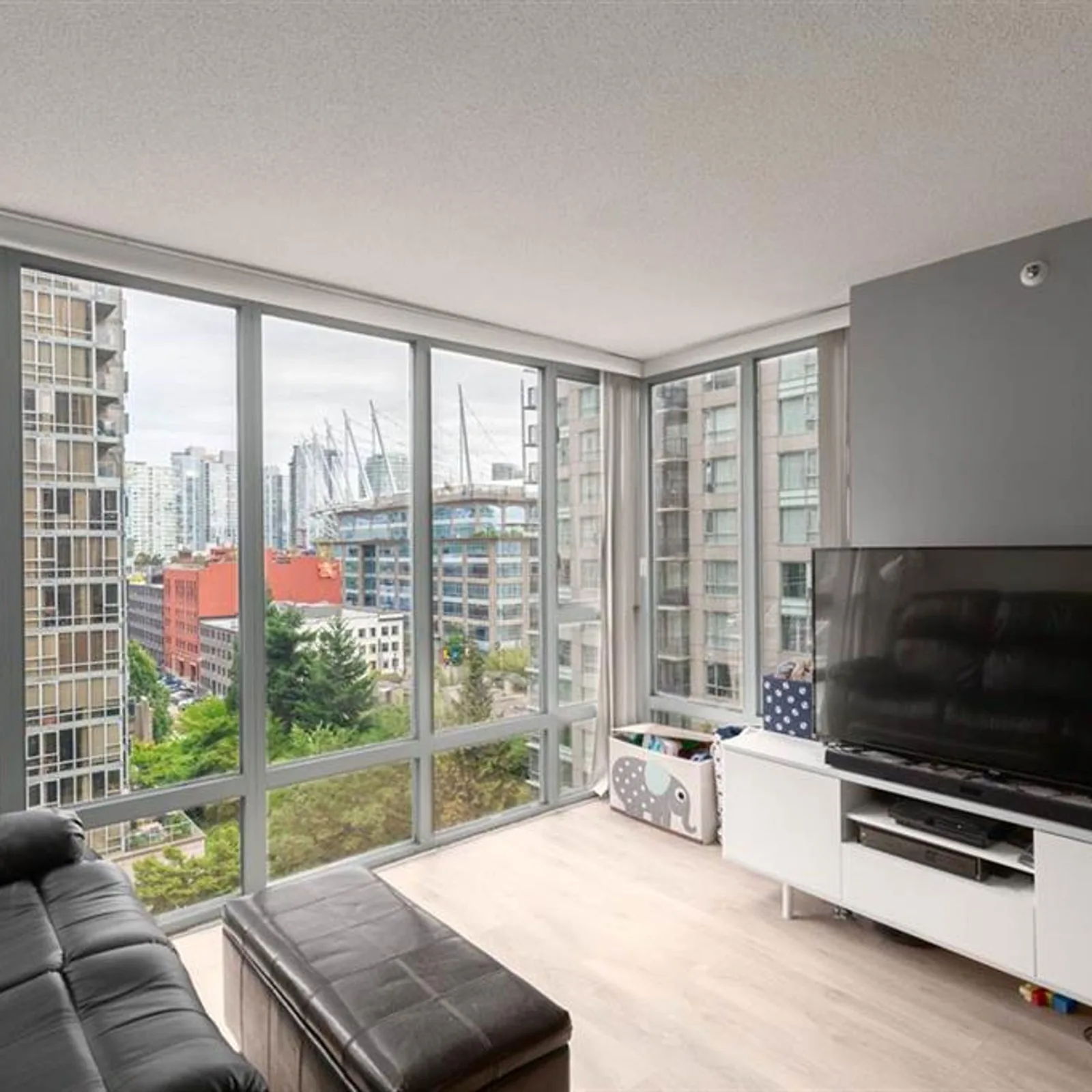 Yaletown Condo, a condo project by Costar Construction at 907 - 950 Cambie St, Vancouver, photo 5 of 6